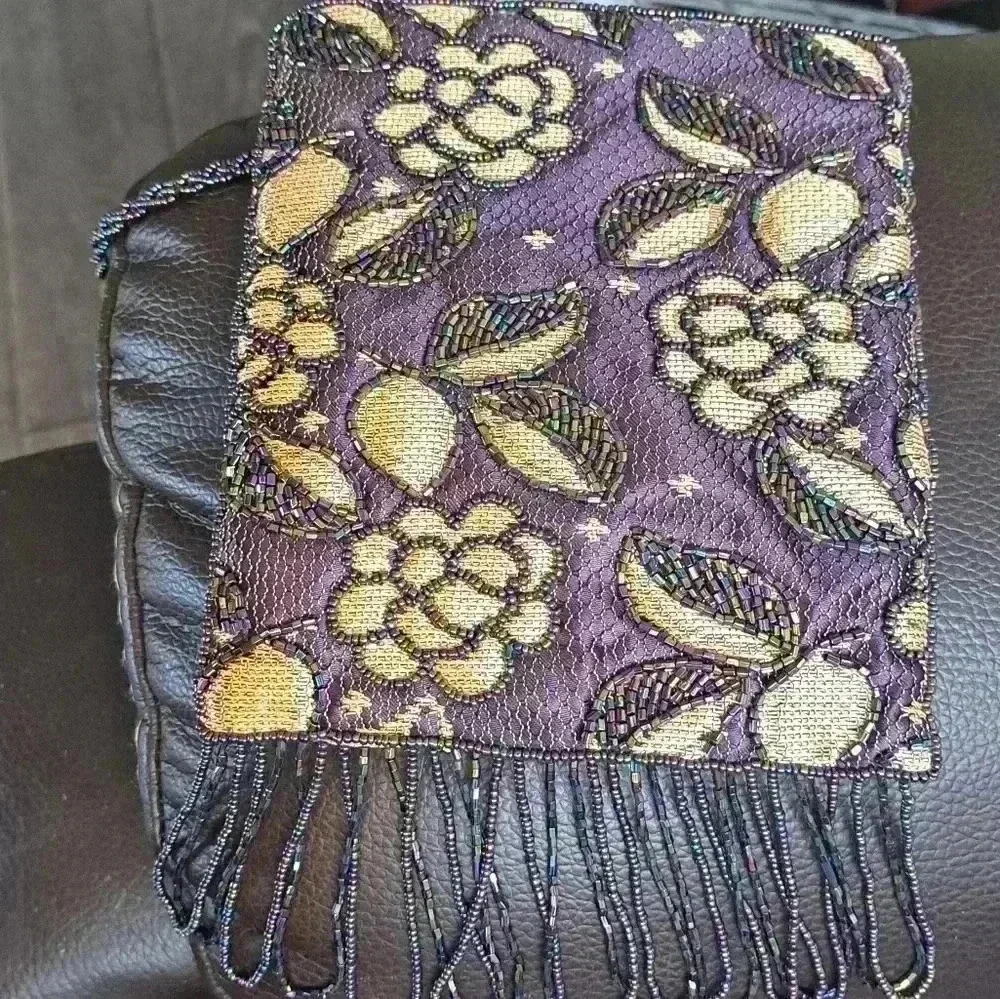 Purple, beaded occasion bag - Picture 2 of 7
